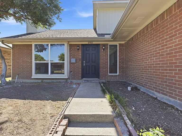 8782 Marilyn Dr — Photo 2