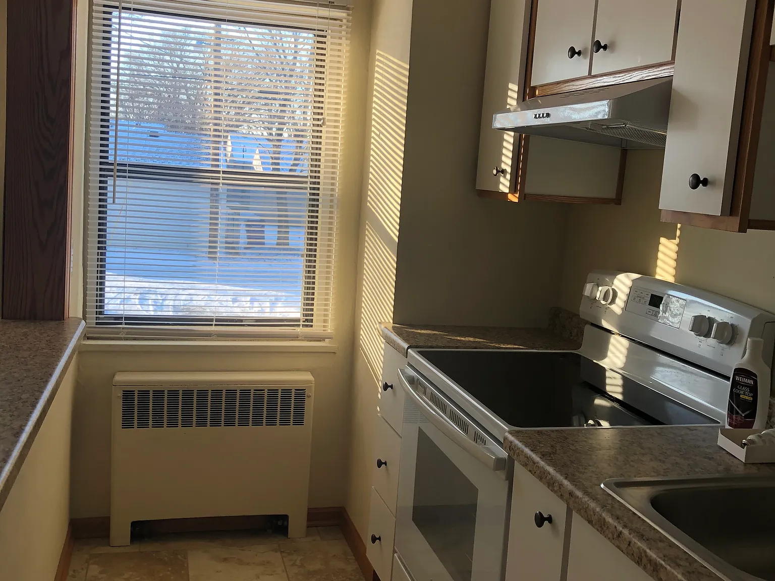 905 Kilian Blvd SE — Photo 3