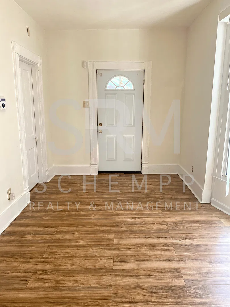Large 3 Bedroom Home In West Louisville! **Fall Move-In Special** — Photo 3