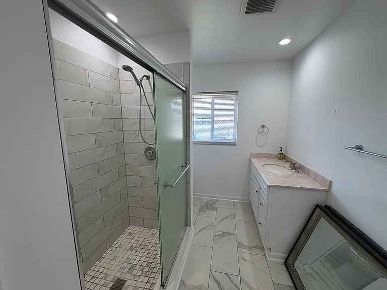 499 W Conference Dr — Photo 15