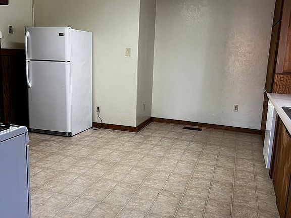 5th image of 1093 5th St