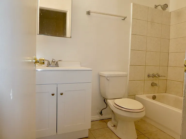 966 W Pine St #A — Photo 14