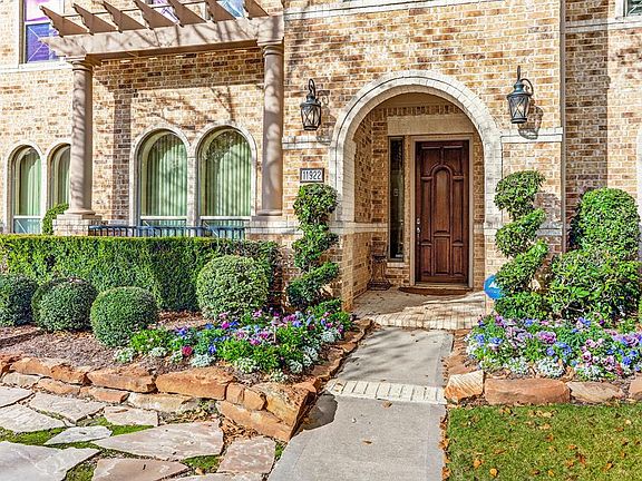 2nd image of 11922 Legend Manor Dr