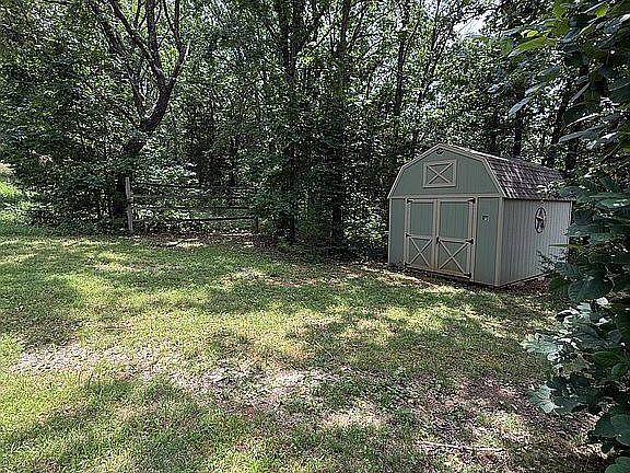 5th image of 152 Old Spring Rd