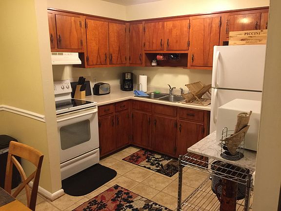 4th image of 9604 18th Bay St APT 4
