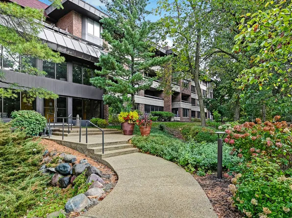 1409 Burr Oak Rd APT 310A, Hinsdale, IL 60521