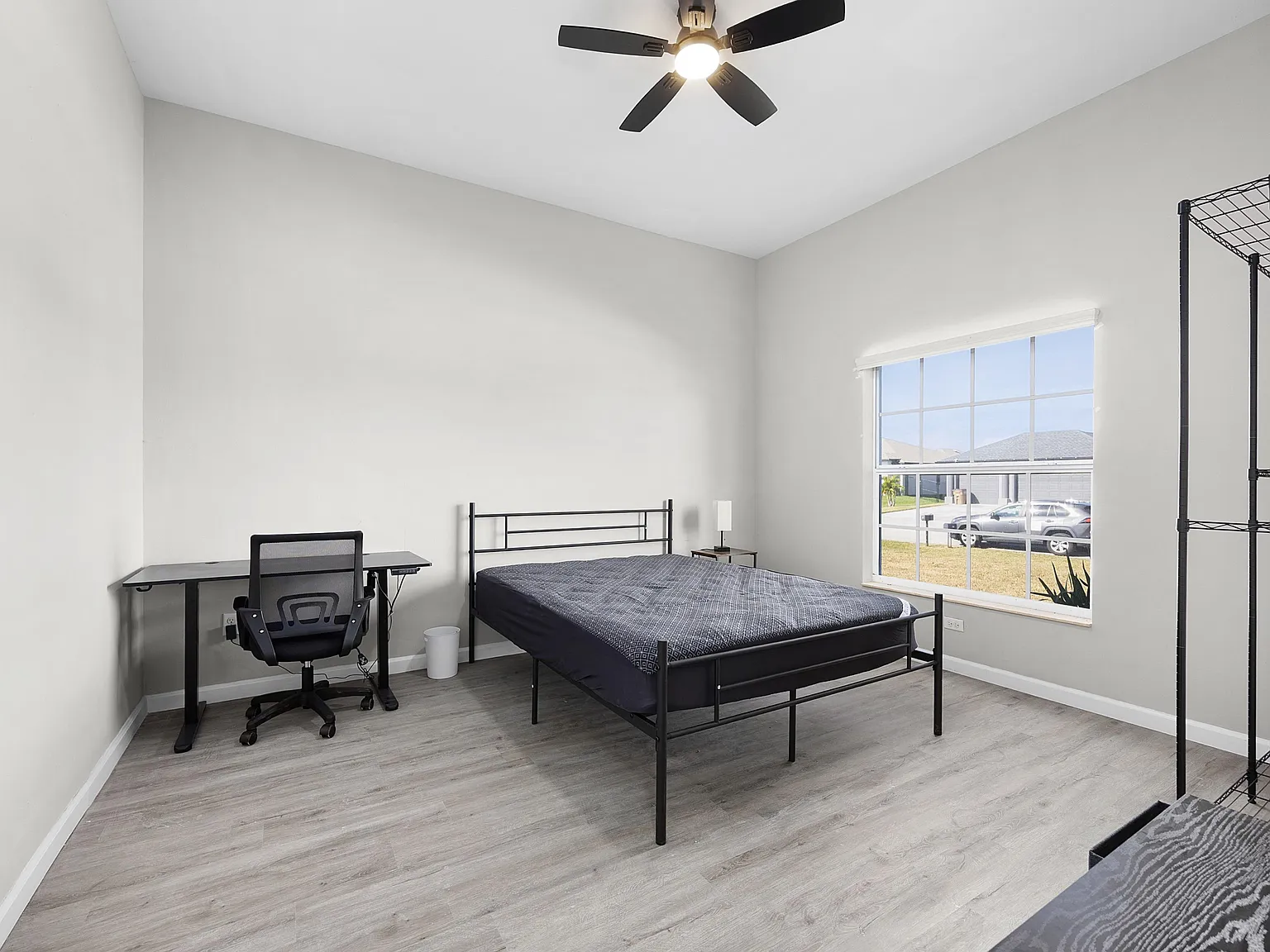 4 bed, 2.5 bath, 2450 sqft, $866 — Photo 2