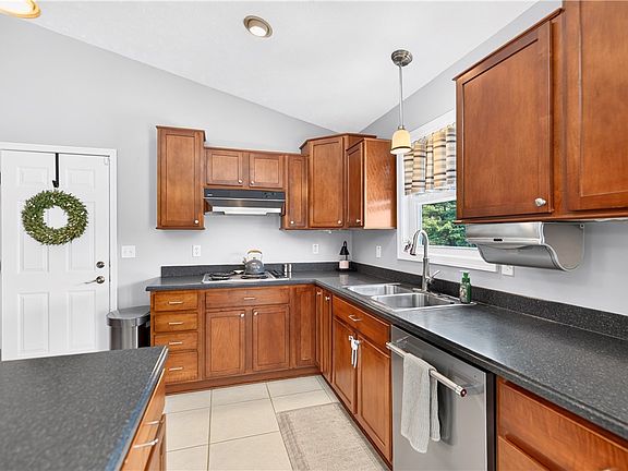 4th image of 725 Vernon Dr