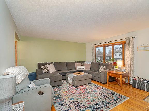 3rd image of 4165 Lorraine Ave