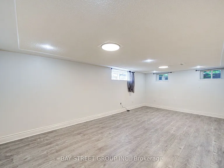 1421 Old Green Ln — Photo 41