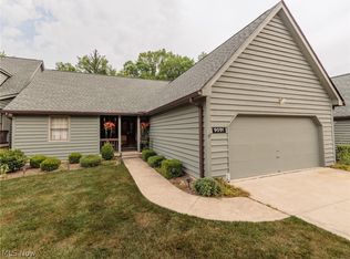9091 Woodcrest Dr, Brecksville, OH 44141