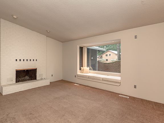 2nd image of 13915 52nd Ave NW