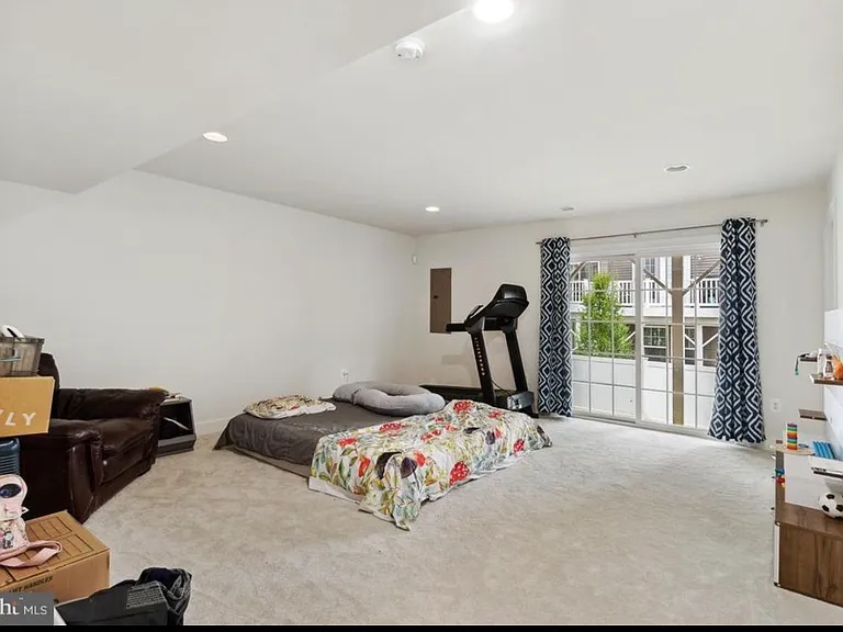 Caledonia Meadow Dr — Photo 9