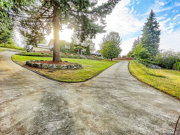 2nd image of 3226 Pioneer Way E