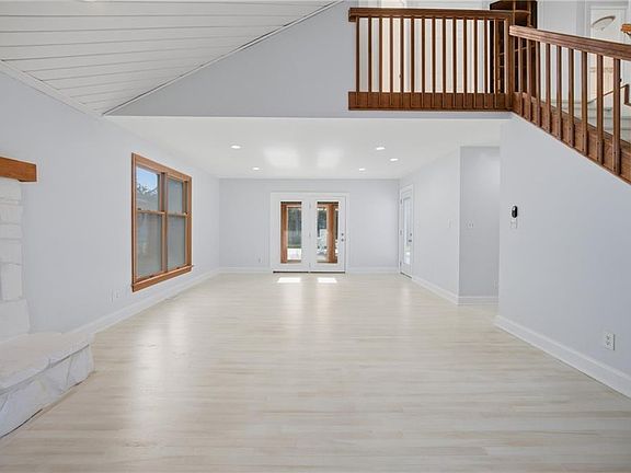 3rd image of 4777 Hermitage Rd