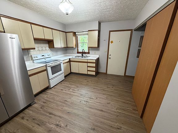 3rd image of 187 N 4th St #189