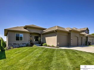 18425 Farnam St, Elkhorn, NE 68022