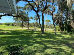 528 Royal Palm Pl, Vero Beach, FL 32960