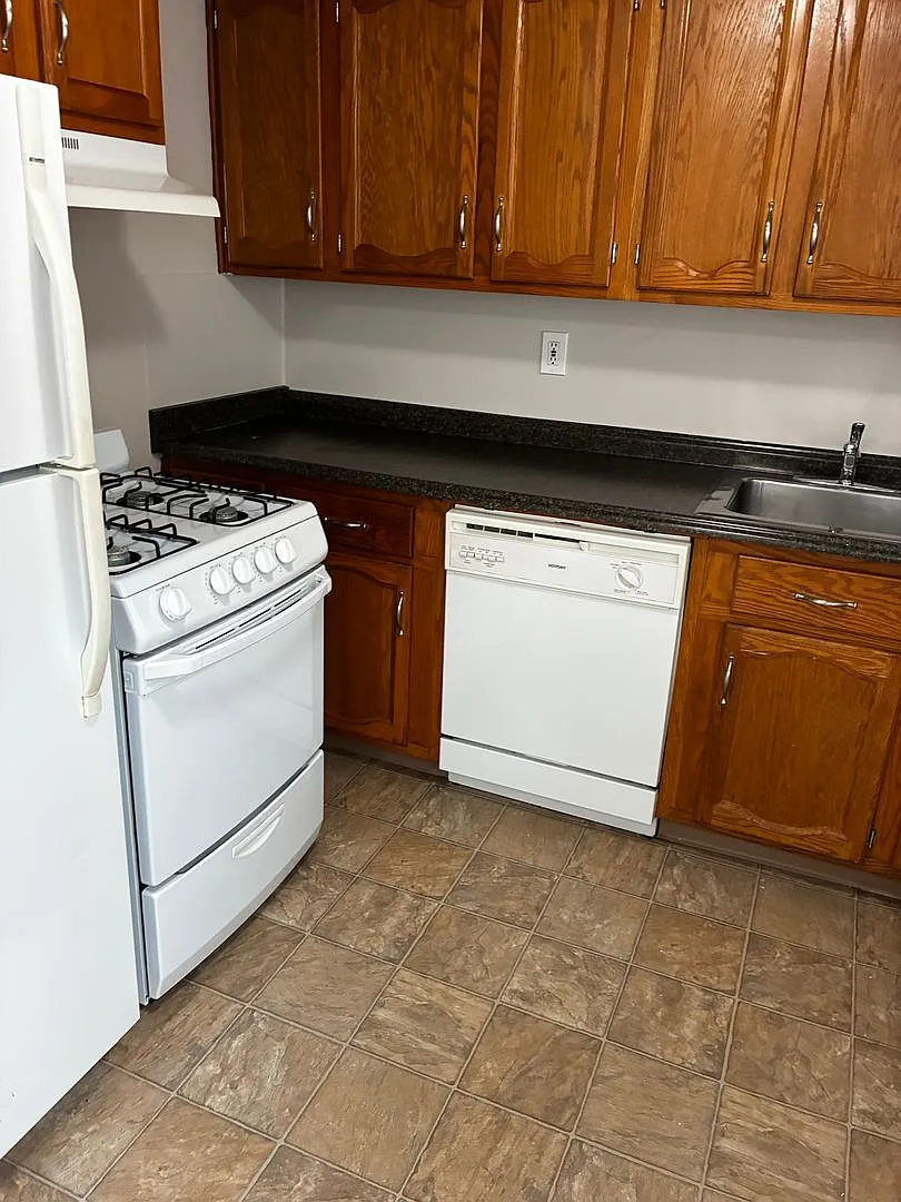 Shawomet Gardens Apartments — Photo 1