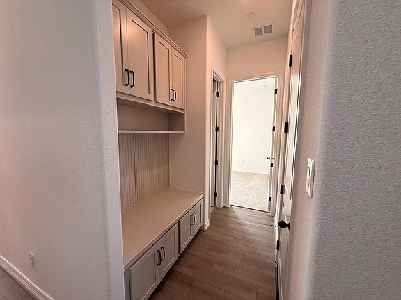 30915 Newcomb Landing Lane Interior Image 4