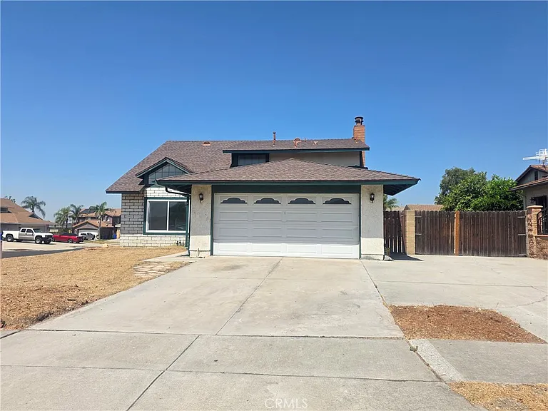 7492 Eugenia Dr — Photo 2