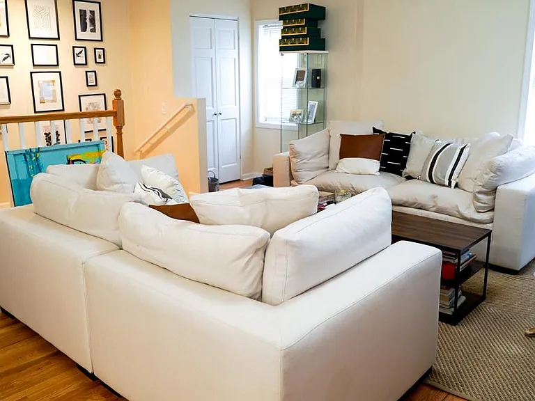 2845 N Southport Ave #COACH HOUSE — Photo 7