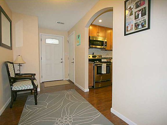 3rd image of 723 Chatsworth Dr