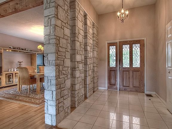 2nd image of 106 Greenbriar Cir