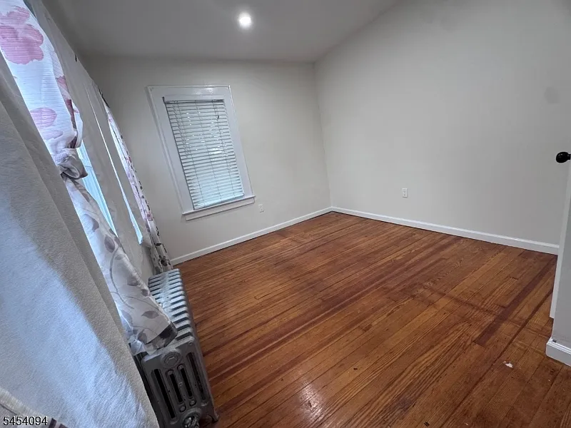 3 bed, 1.0 bath, $2,850 — Photo 4