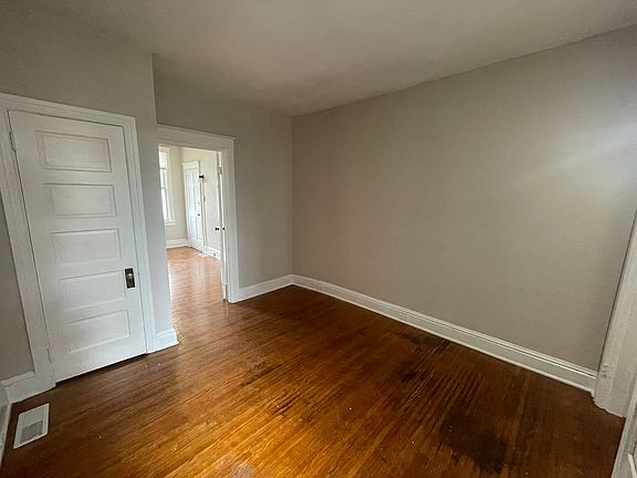 5th image of 853 Wayne Ave APT 1