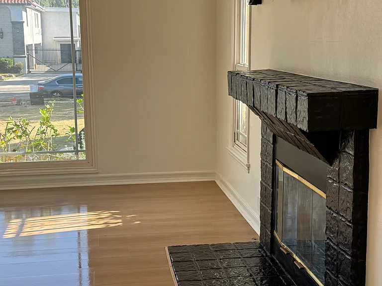 1512 E Maple St — Photo 11