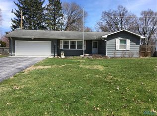210 Park Ln, Walbridge, OH 43465
