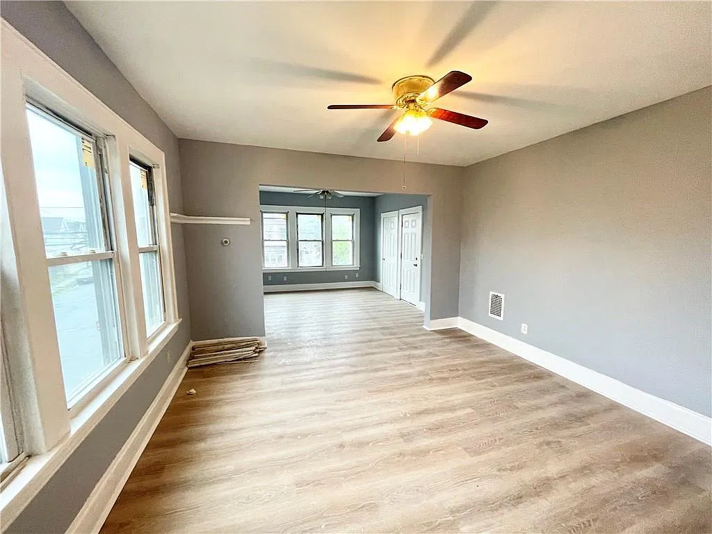2 bed, 1000 sqft, $2,000 — Photo 2