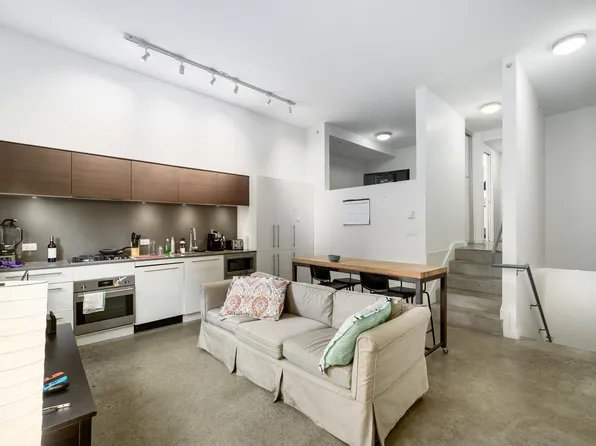 150 Cordova St E #208, Vancouver, BC V6A 0E7
