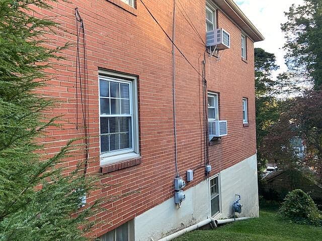 2nd image of 1022 Windsor Ave SW