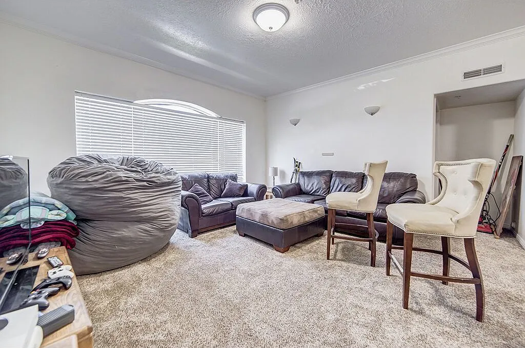 4 bed, $625 — Photo 3