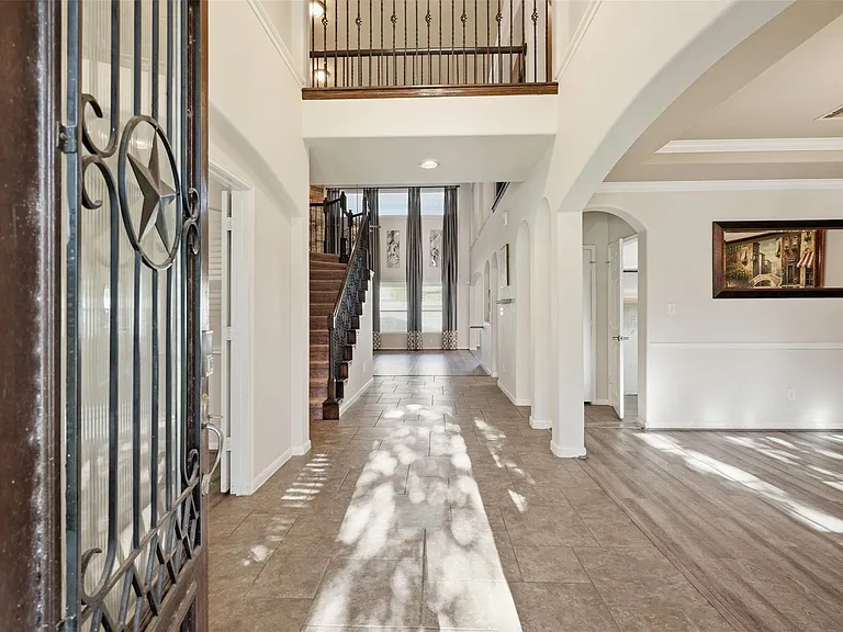 5035 Crystal Bluff Ct — Photo 3