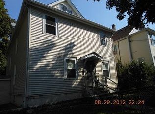 636 8th St, Waukegan, IL 60085