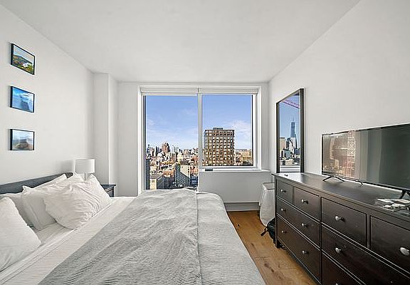 5th image of 180 Broome St APT 2306