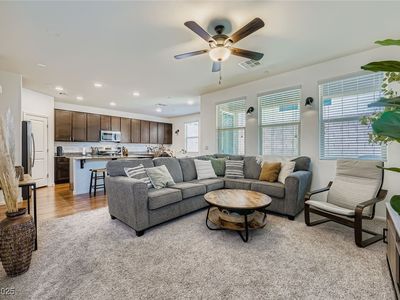 7529 Whitman Colonial St, Las Vegas, NV, 89166