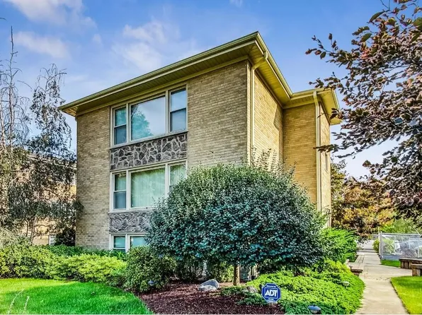 16W781 56th St #2, Clarendon Hills, IL 60514
