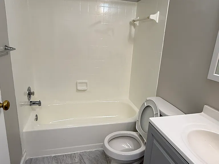 2405 Greenwood Dr — Photo 7