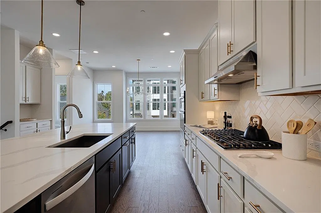 3 bed, 3.5 bath, 2631 sqft, $5,250 — Photo 4