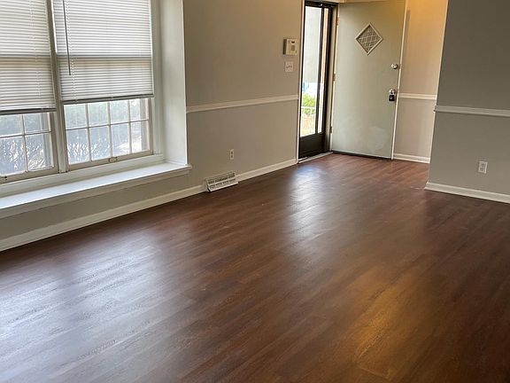 3rd image of 13748 Parker Ave