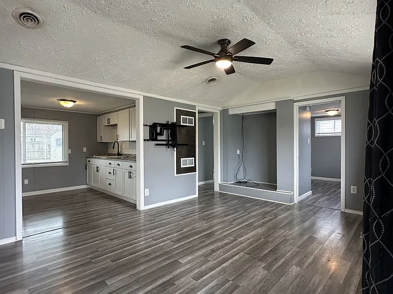 1604 S Oakdale Dr — Photo 4