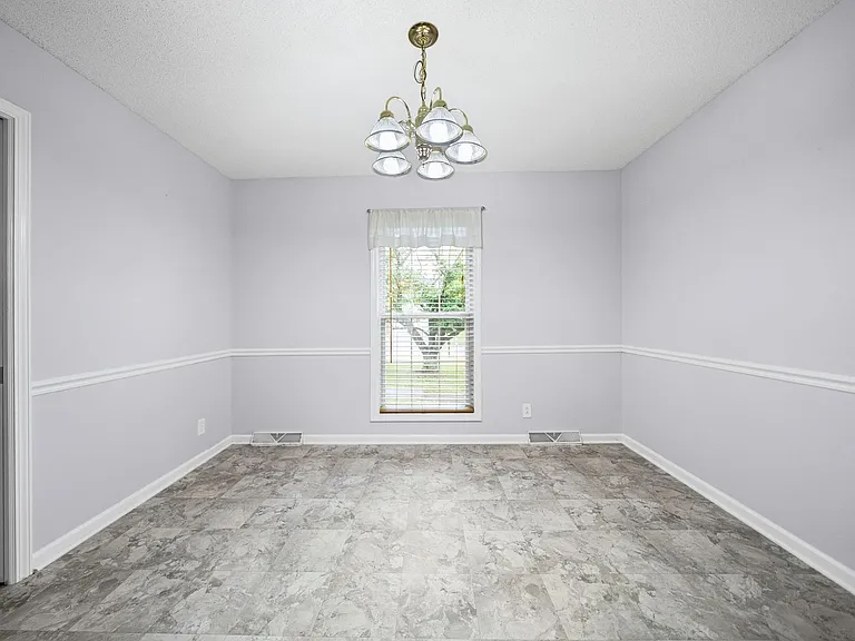 1115 Thornberry Dr — Photo 8