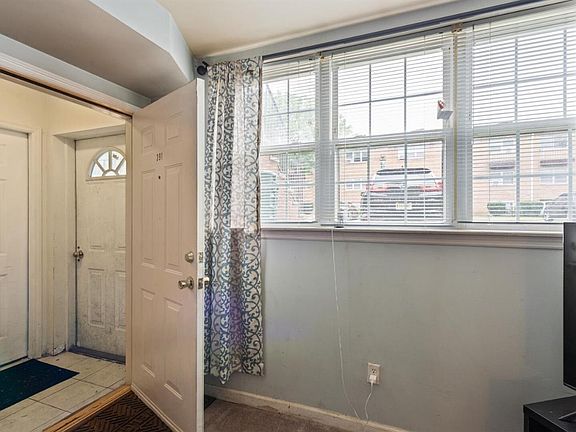 5th image of 391 College Dr #391