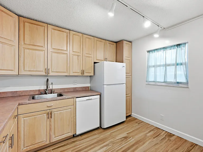 2805 Casita Way #112 — Photo 9