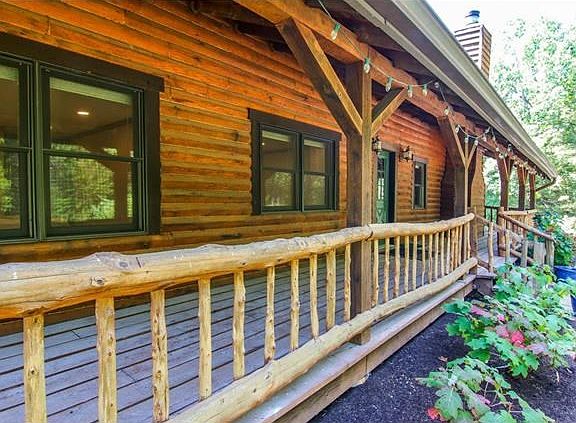 Covered Front Porch....