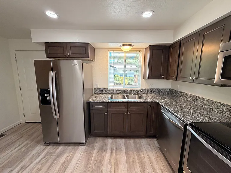 319 Thoma St #B — Photo 8